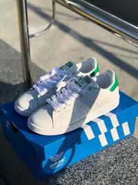 Жіночі кросівки Adidas Stan Smith білого кольору демісезонні