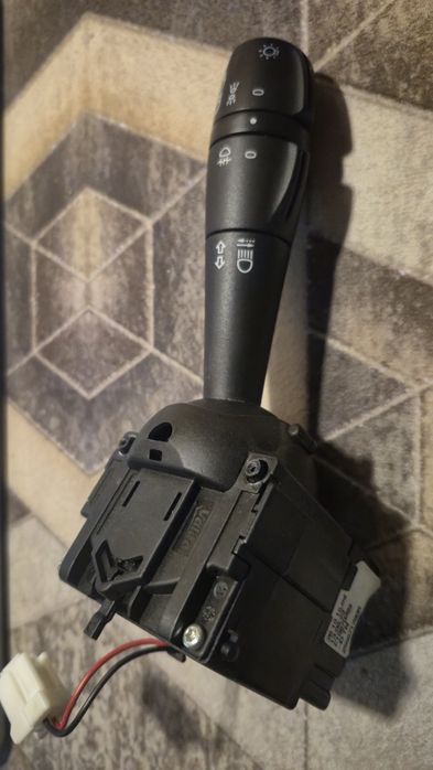 Перемикач світла фар на Renault Clio