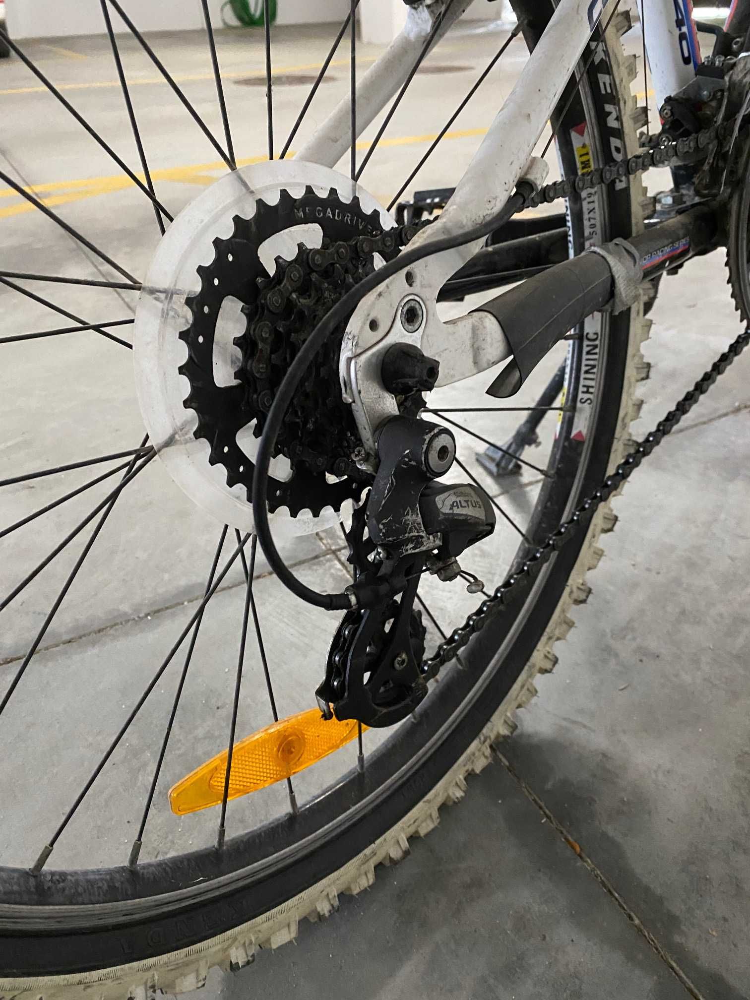 Mountainbike CUBE 24" para crianzas
