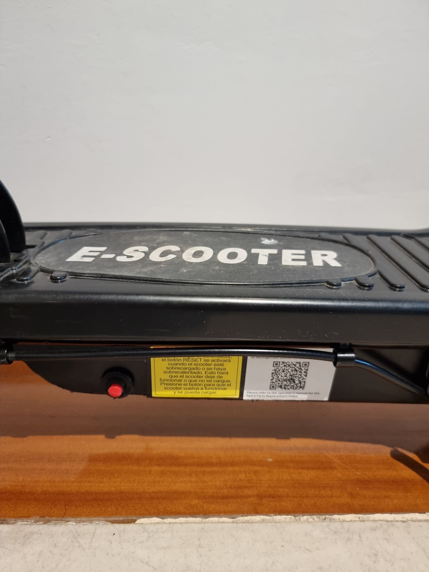 Trotinete E-scooter de criança