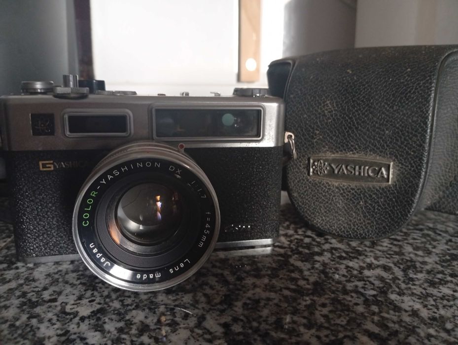 Máquina fotográfica Yashica Electro 35