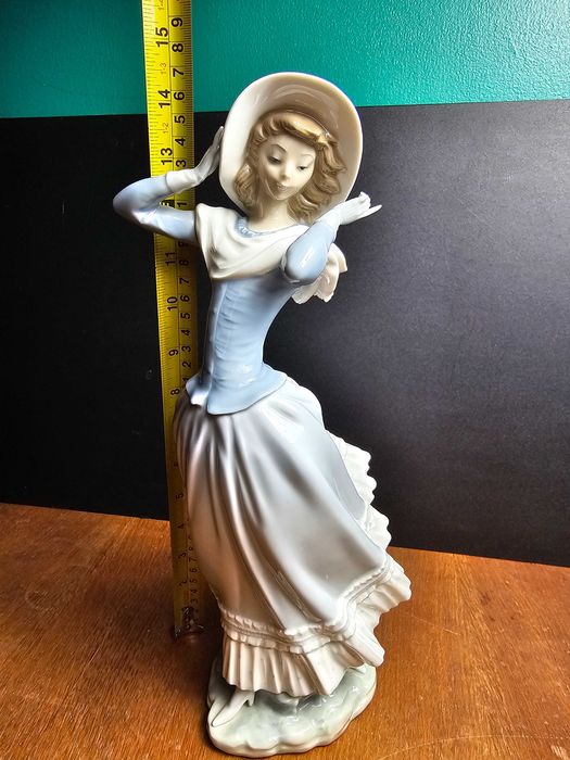 Duża figurka porcelana Lladro 4936 "Wiosenny powiew" 36cm Hiszpania