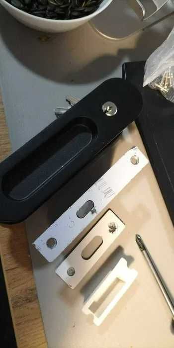 Kieszonkowa Klamka do Drzwi z Kluczem