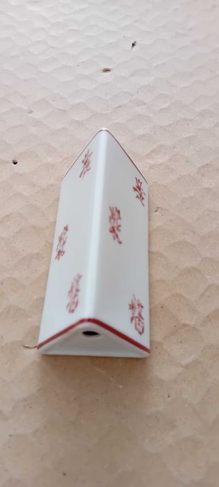 Paliteiro em porcelana portuguesa da fabrica Candal marcado na base.