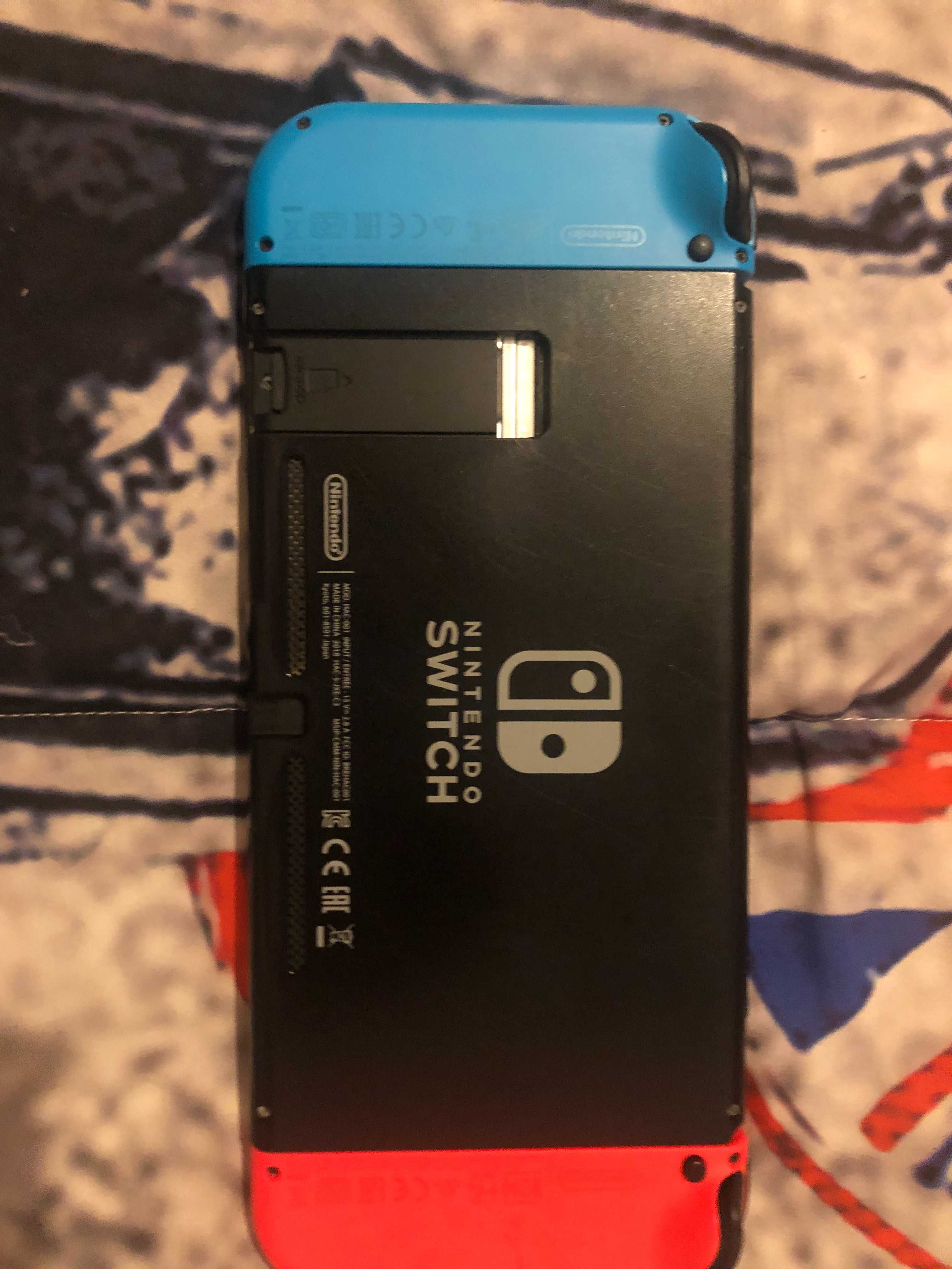 Nintendo Switch (comando azul e vermelho)