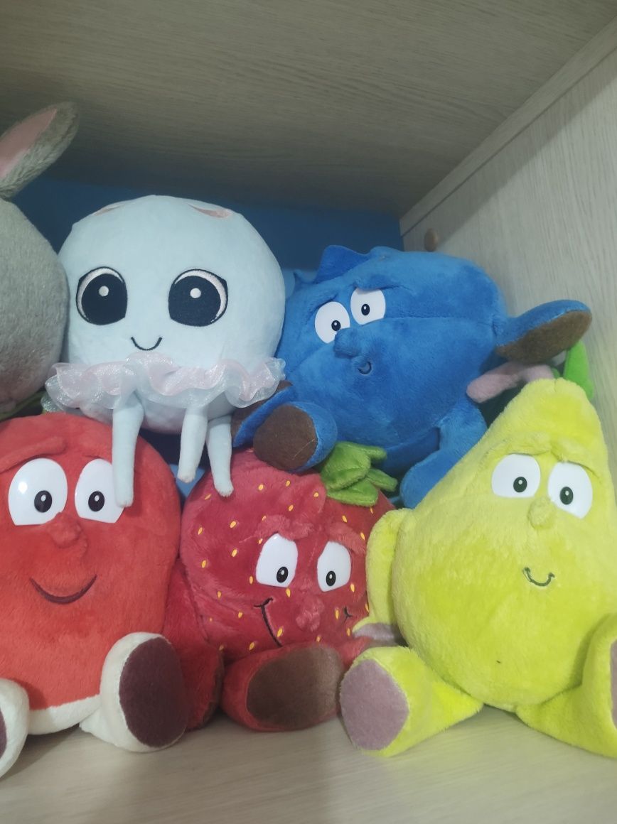 Zestaw 14 maskotek pluszaków z gangu biedronka wraz z puzzlami