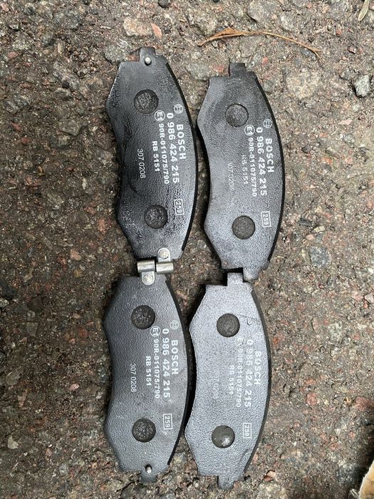 Передні гальмівні колодки Bosch