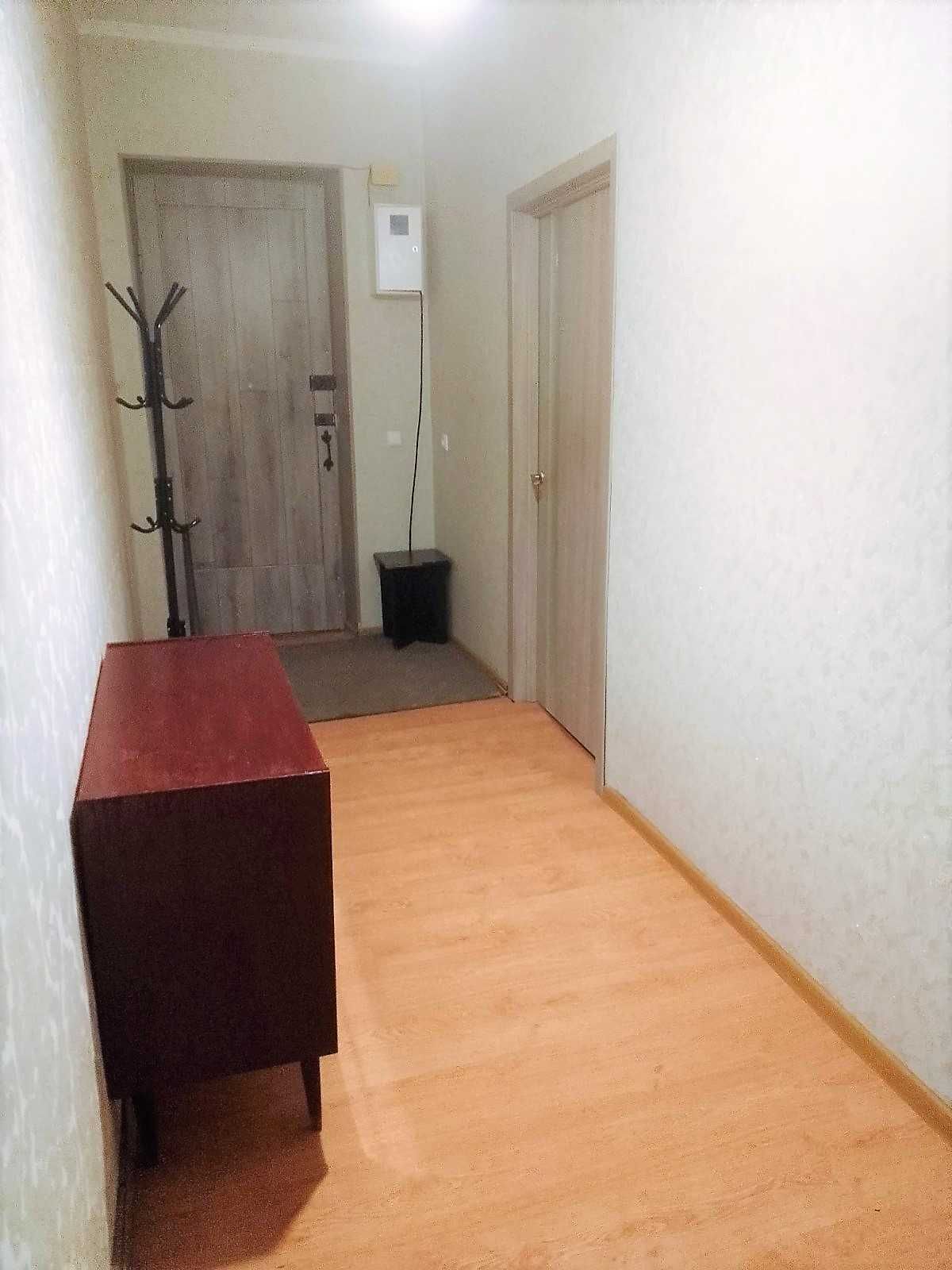 Продается 2-х комнатная сталинка в центре