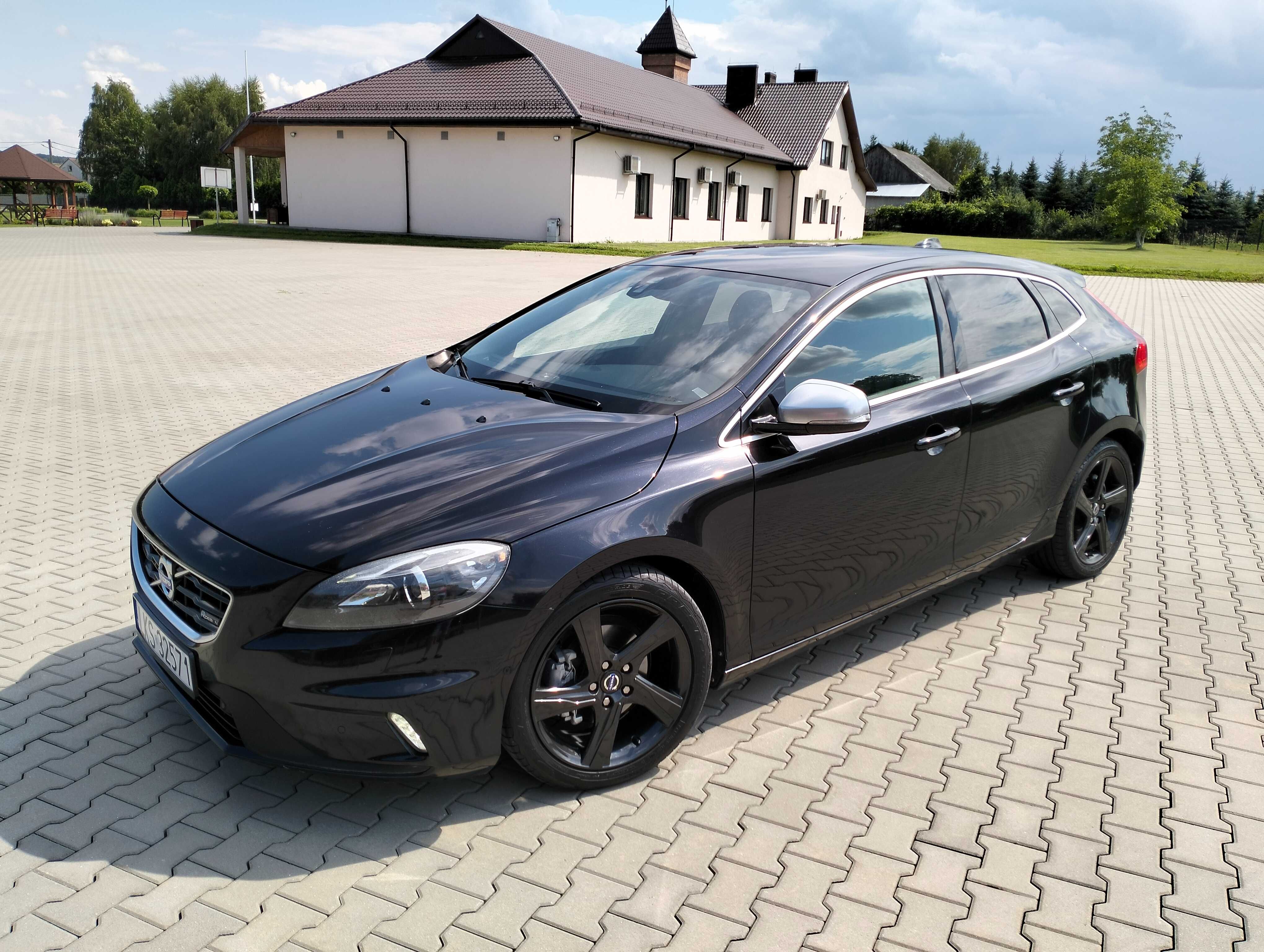Volvo V40 R-Design bi-xenon/Virtual Kokpit/alcantara/bluetooth/navi