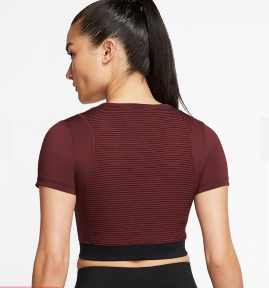 Топ nike pro aeroadapt