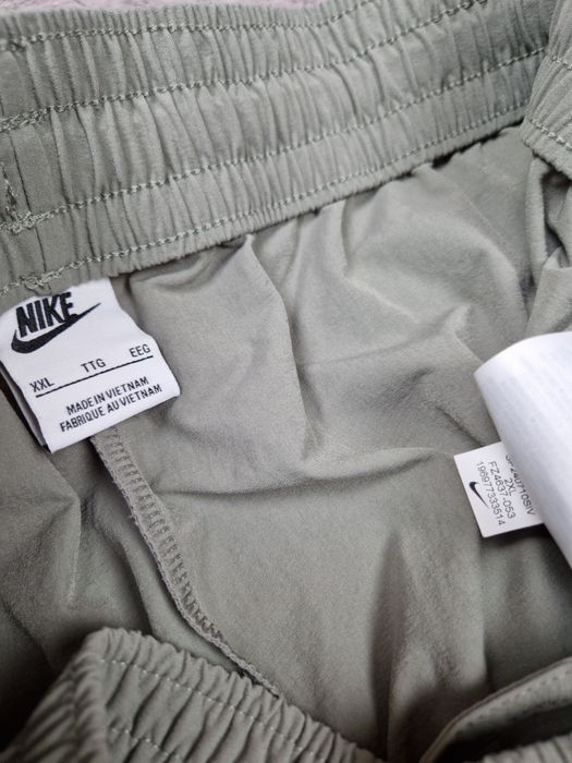 Трендові штани парашути Nike w nsw cargo woven gls fz4637-053
