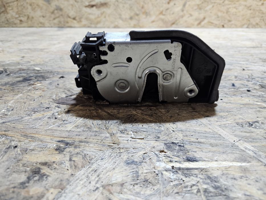 Zamek drzwi Bmw F10 F11 4 pin kierowcy lewy przód przedni lewa