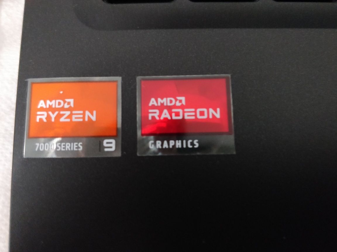 Asus Vivobook 16 , Ryzen 9 7940HS, DDR5, Windows 11