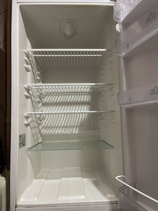 Холодильник Zanussi ZRB324WO