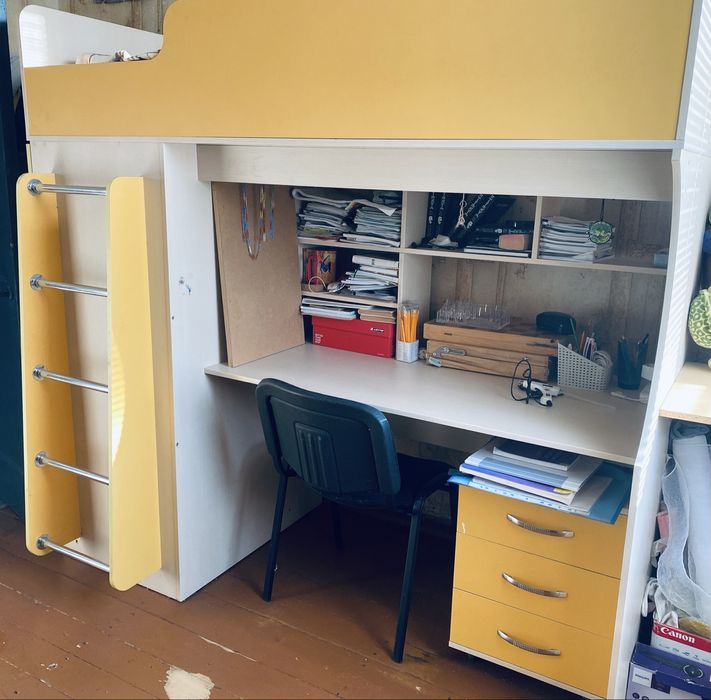 Кровать дитяча з робочим місцем