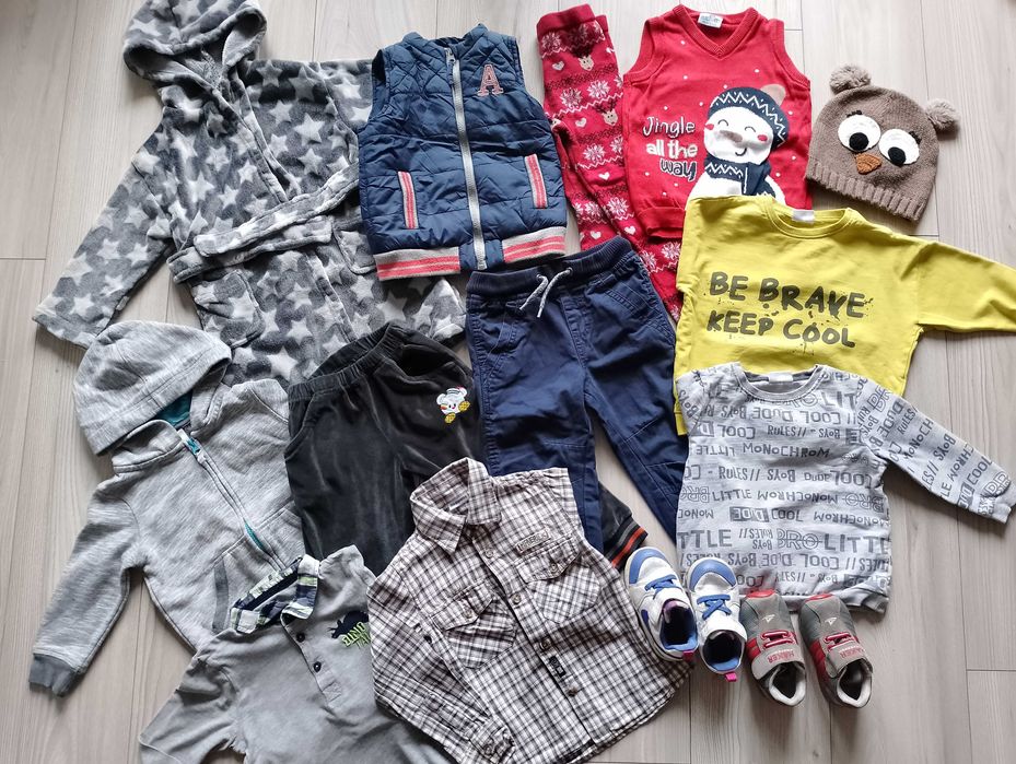 Paka ubrań dla chłopca rozmiar 98 i buciki 2 pary