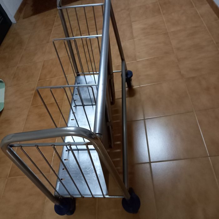 Carrinho transporte pratos