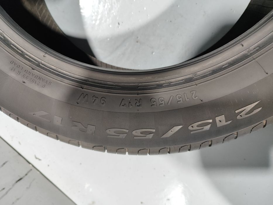 2 pneus semi novos 215-55R17 Pirelli - Oferta dos Portes