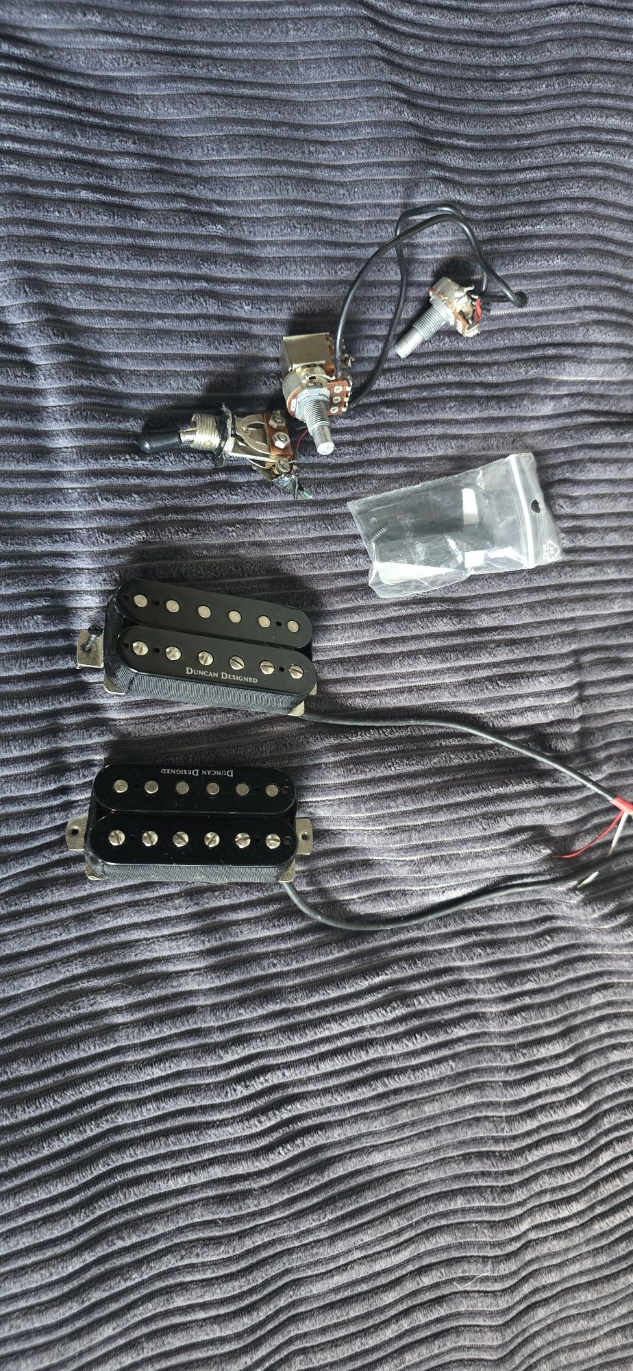 Gitara do metalu. Washburn Parallaxe V260. Flying  V-ka. Nie Solar.