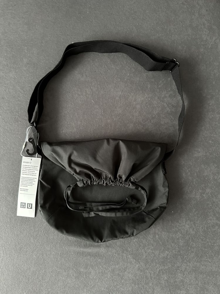 Uniqlo Mini Drawstring Bag / Torebka na ramię sznurowana