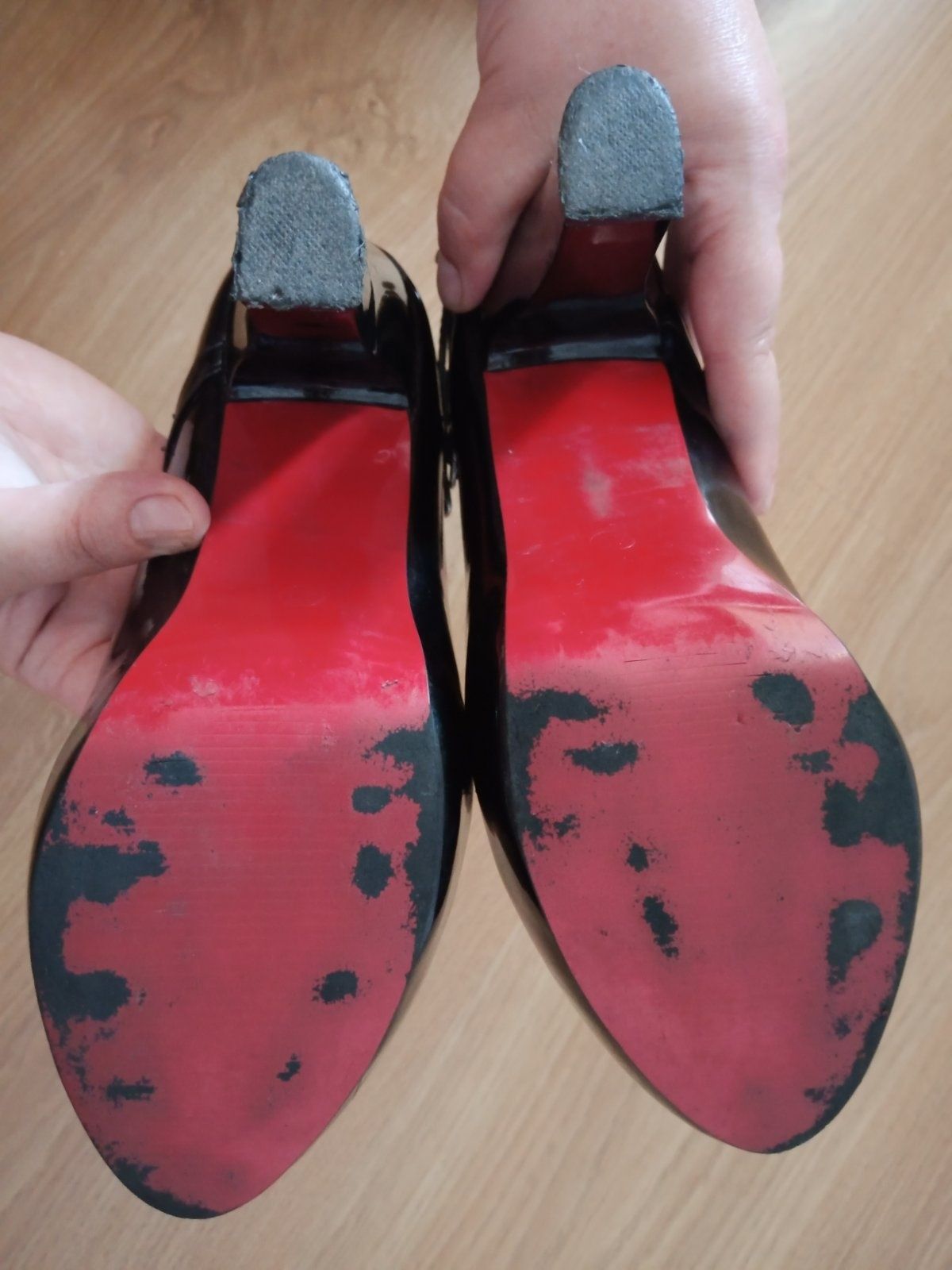 Польські чорні туфлі