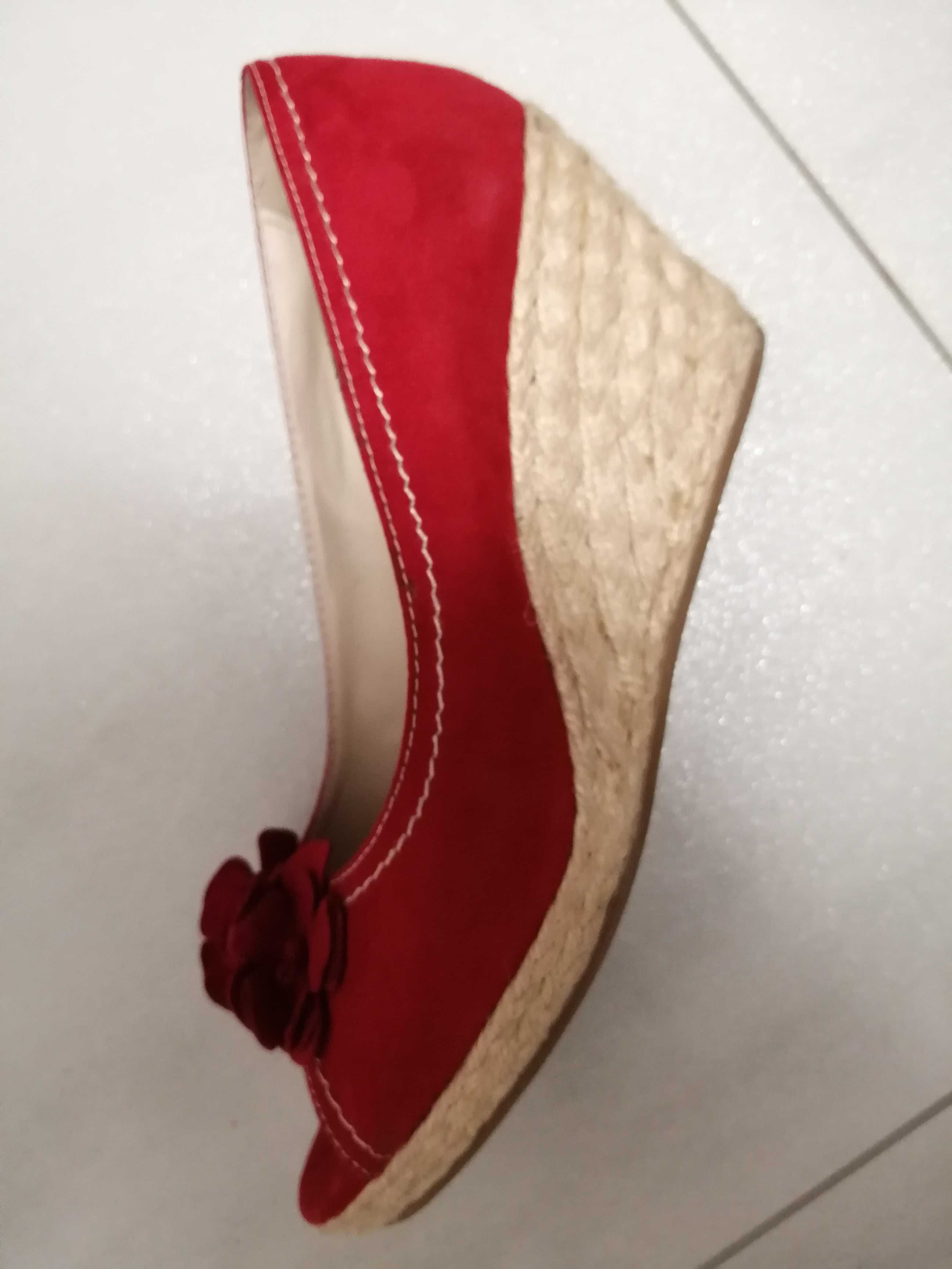 Buty letnie damskie zamszowe, czerwone, rozmiar 39.