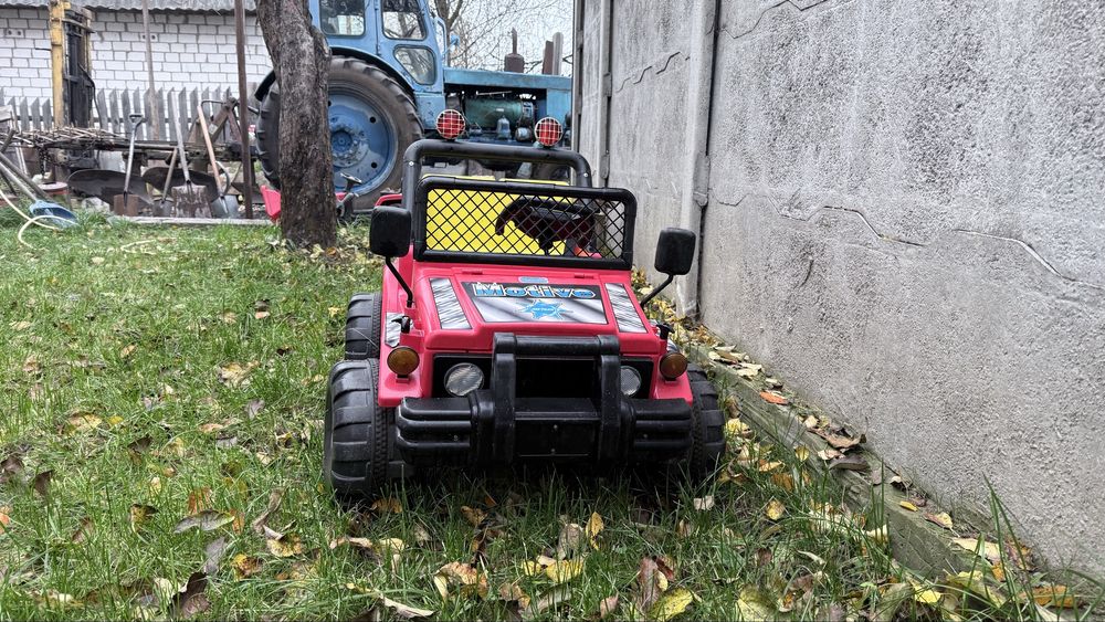 Продам детскую машину на аккамуляторе