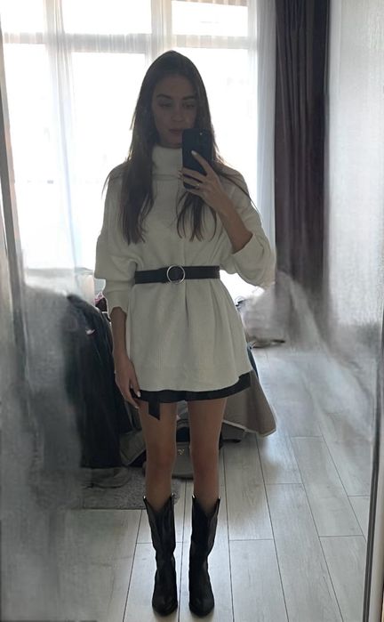 Теплий взязаний білий светр гольф