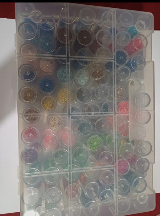 Caixa Organizadora com Tubos e Cores Diamond Painting 5€ Cada
Acresce