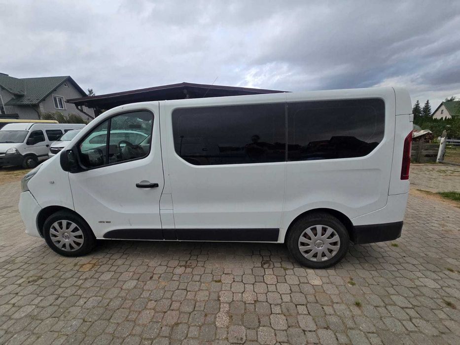 Renault Trafic 9 osobowy