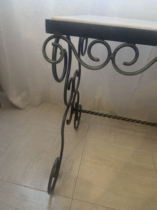 Mesa Centro preta de ferro e mármore