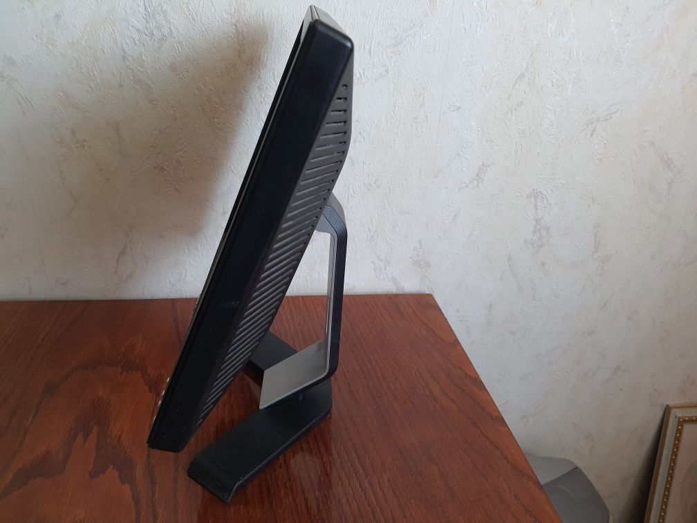 Монитор Dell E178FPc- 499грн