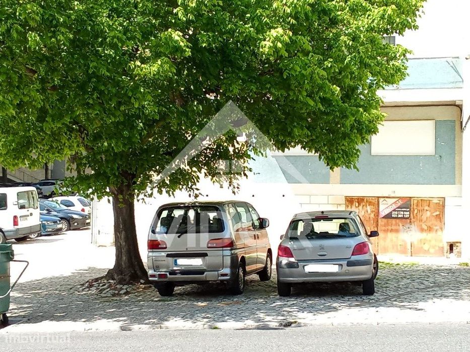 Lg. Garagem na Rua Bartolomeu Dias nº26