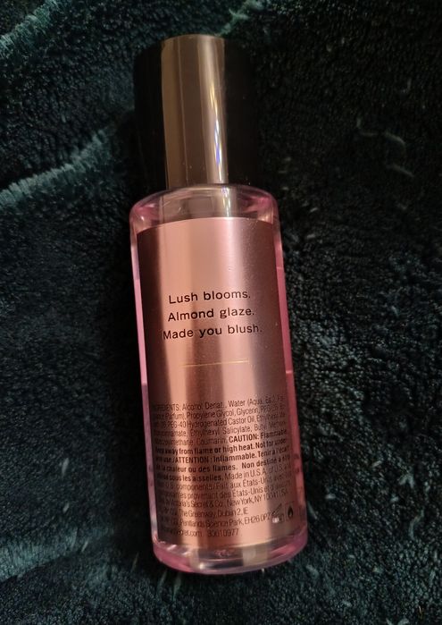 Парфумований спрей Velvet Petals від Victoria's Secret