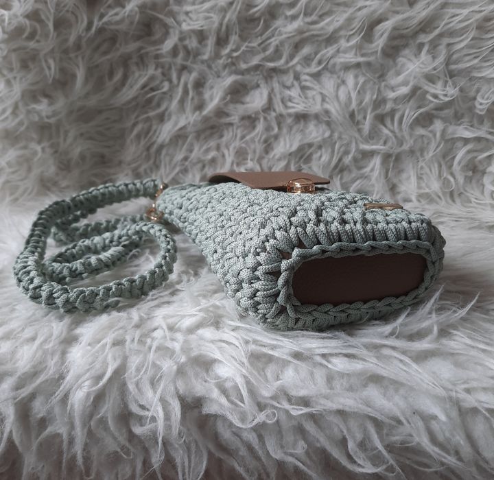 Mini torebka etui na telefon handmade pistacja mięta kawa skóra pasek