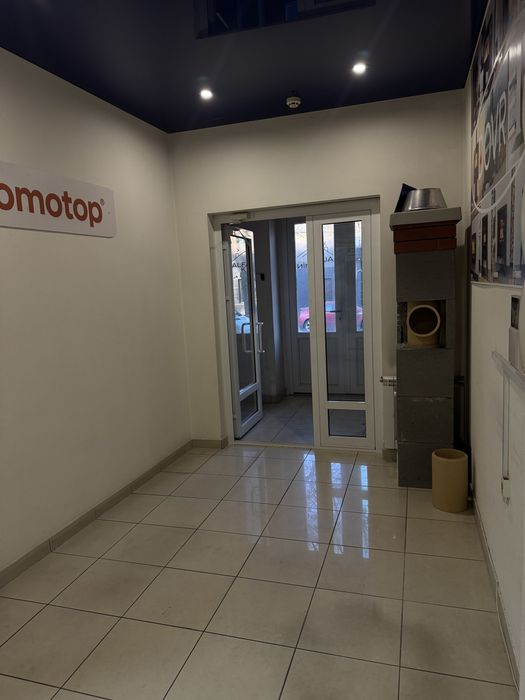 Здам в суборенду фасадне приміщення