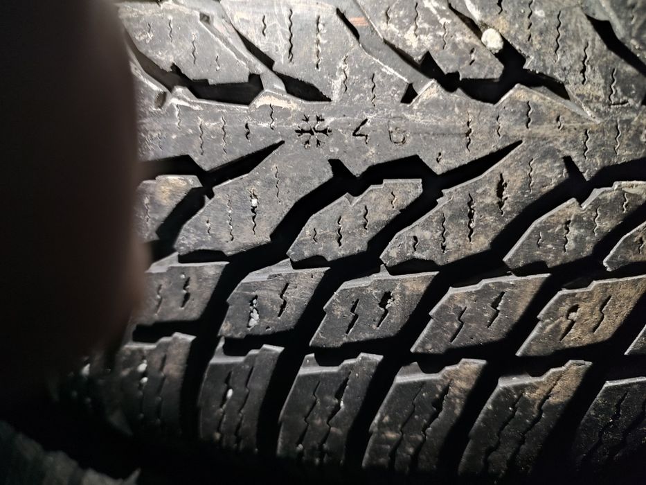 Шини Нокіан 215/55/17; гарний комплект зими та пара всесезонки , з ЄС