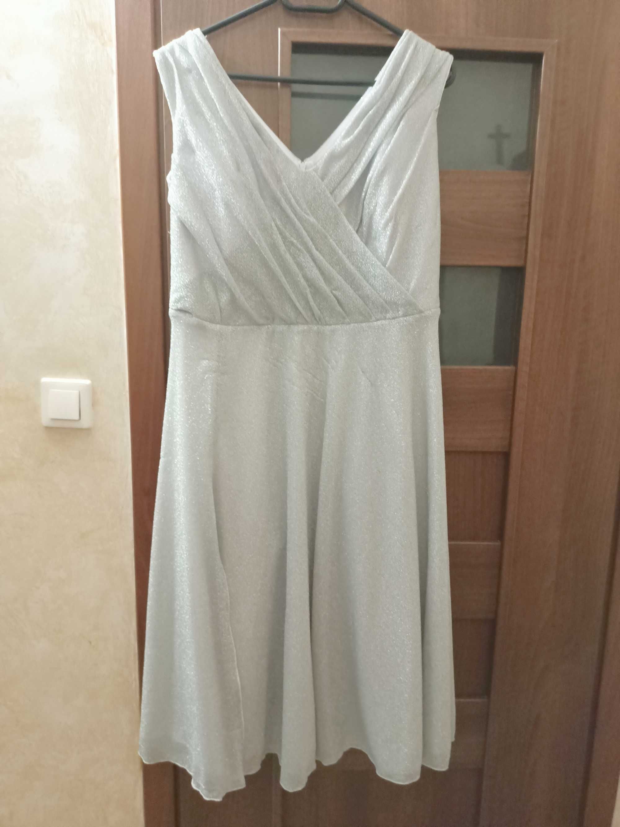 Piękna suknia srebrna brokatowa 42