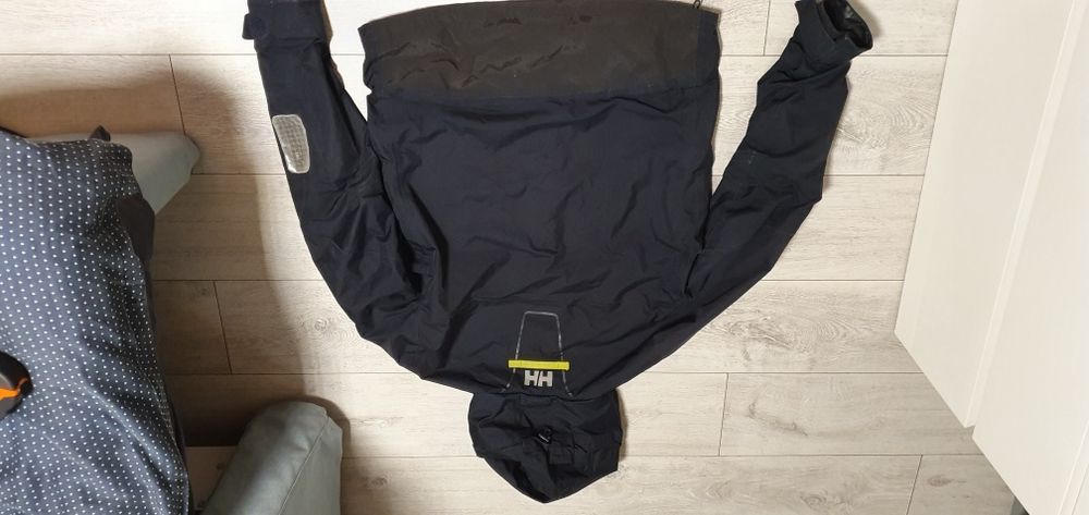 Kurtka przeciwdeszczowa HELLY HANSEN rozmiar L wymiary na zdjęciach