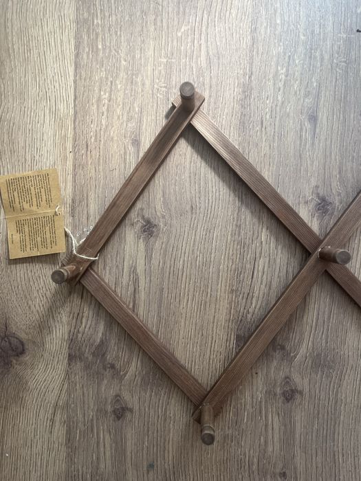 Cabide de parede de madeira