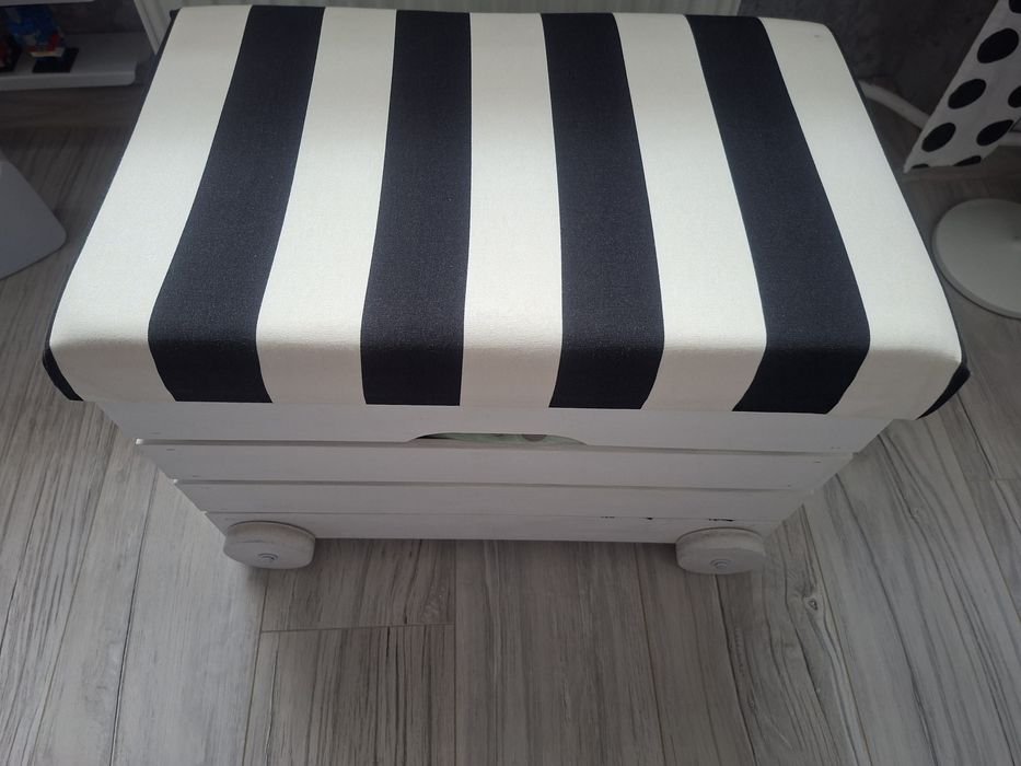 Skrzynia siedzisko na zabawki