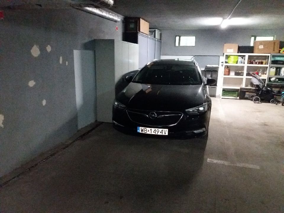 Miejsce garażowe postojowe pod blokiem