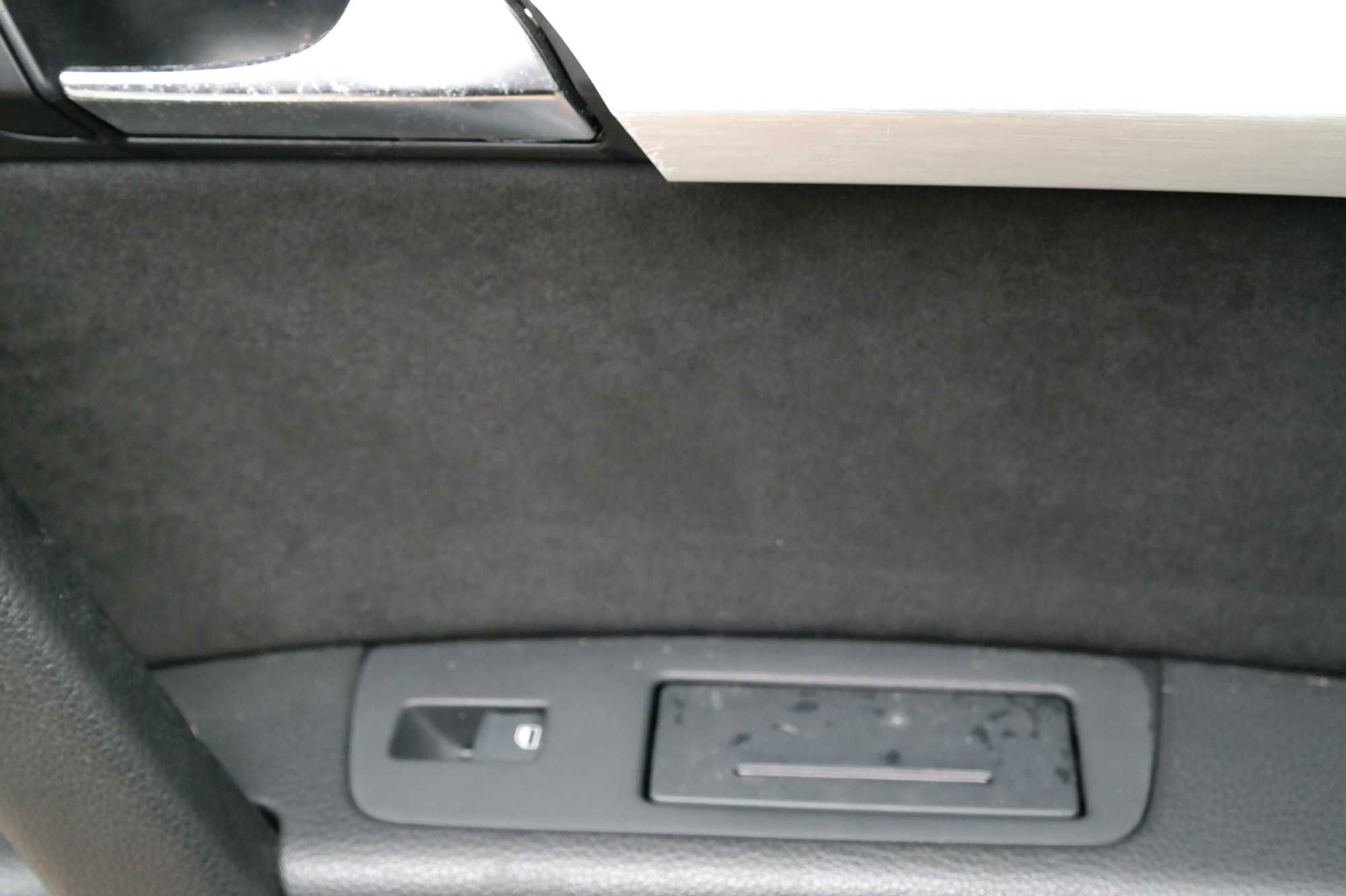 Tapicerka drzwi prawych prawa Audi Q7 2007- EU 4L