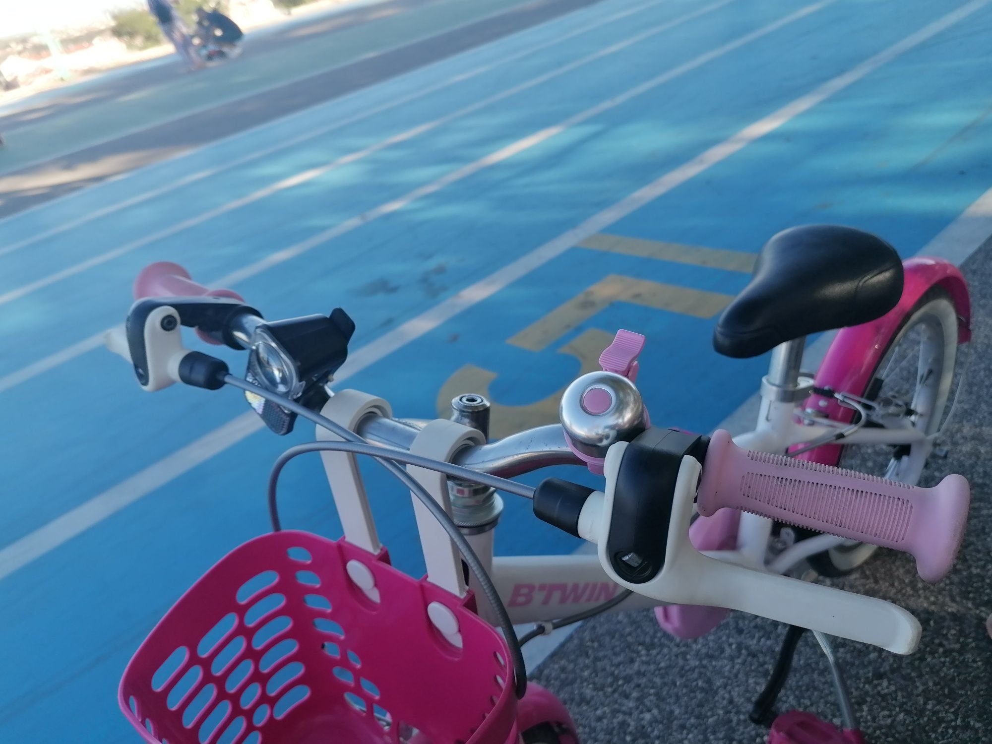 Bicicleta menina roda 16 (4-6 anos)- ODIVELAS