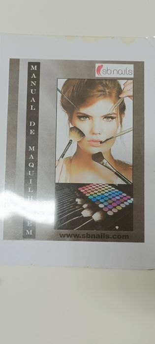 Manual de formação de maquilhagem usado.
