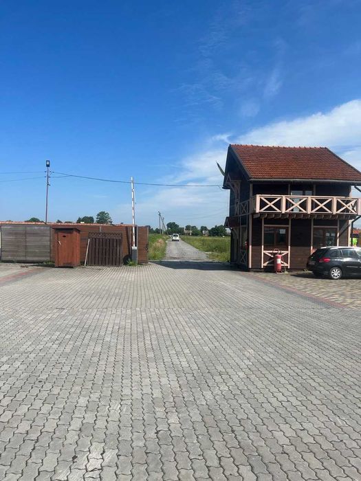 Майданчик 40грн/м² до 10000 м².  При трасі Львів-Шегині, поруч митниця