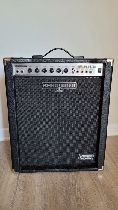 Piec basowy Behringer Ultrabass BX600