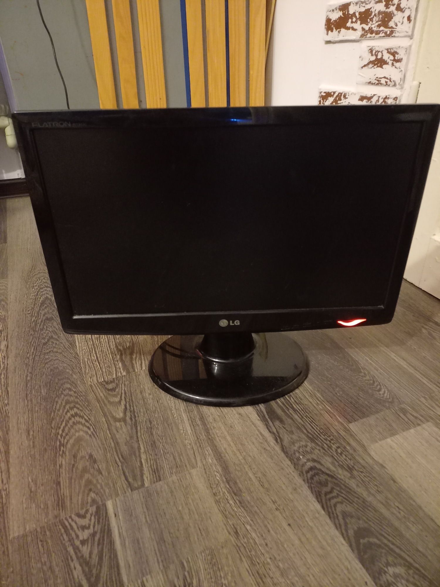 Монітор LG 19 дюймів