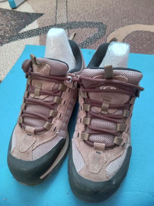 Кросівки і для міста, і для подорожі