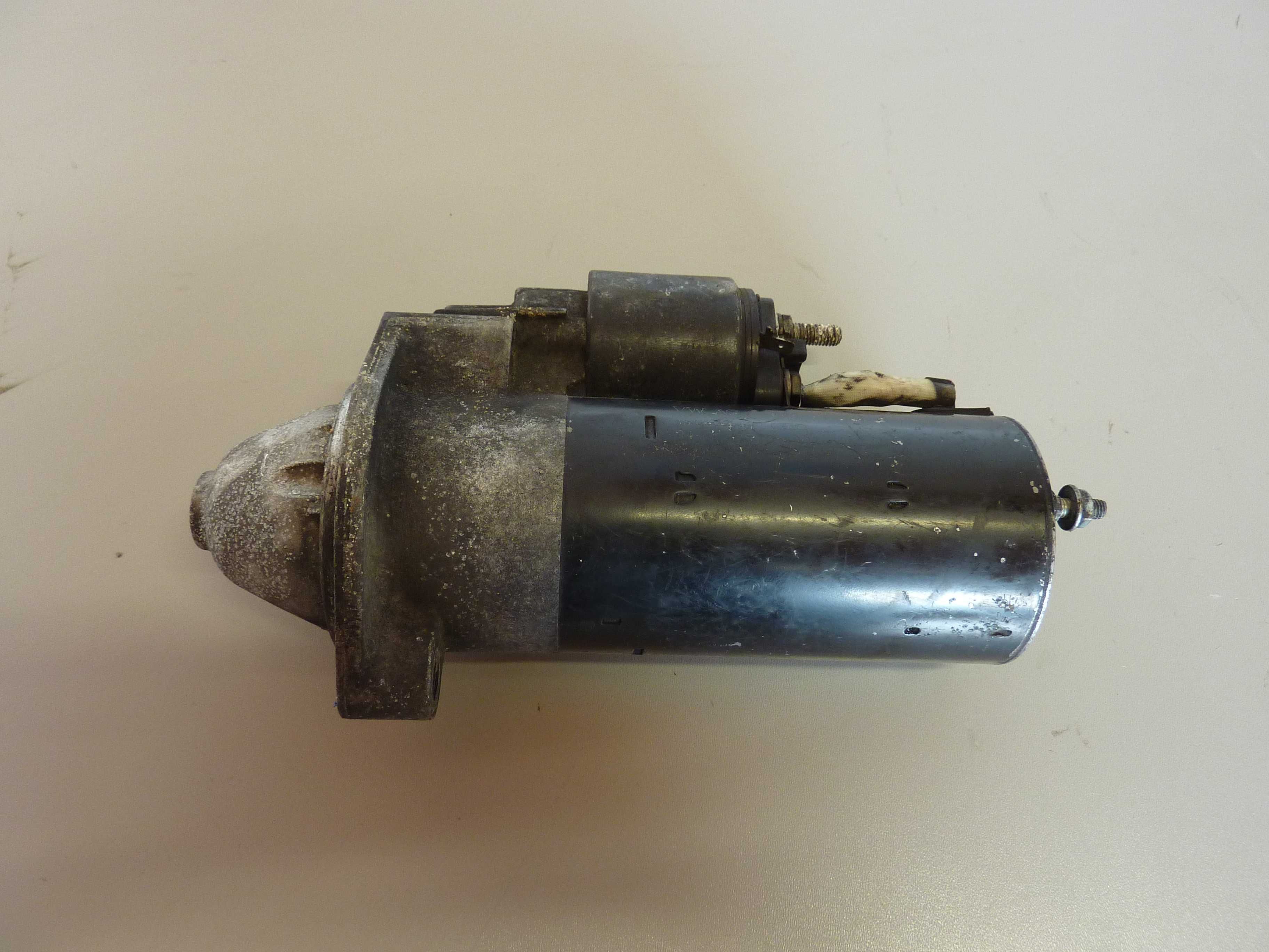 AUDI A4 B5 B6 VW PASSAT B5 1,9 TDI rozrusznik 068.911024G bosch
